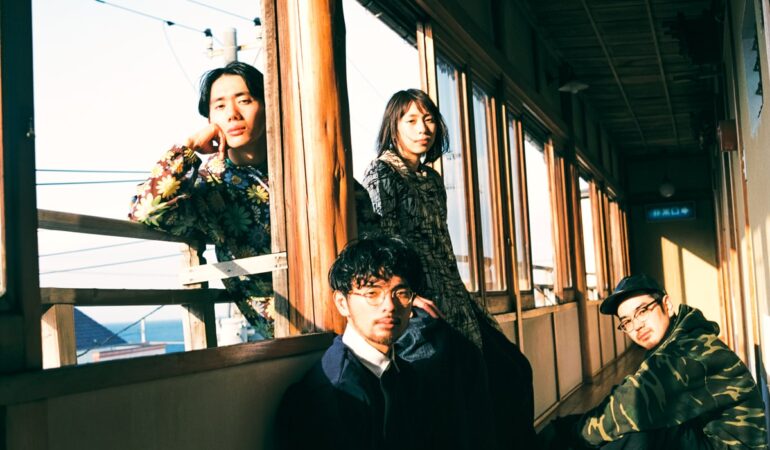MONO NO AWARE (モノノアワレ)